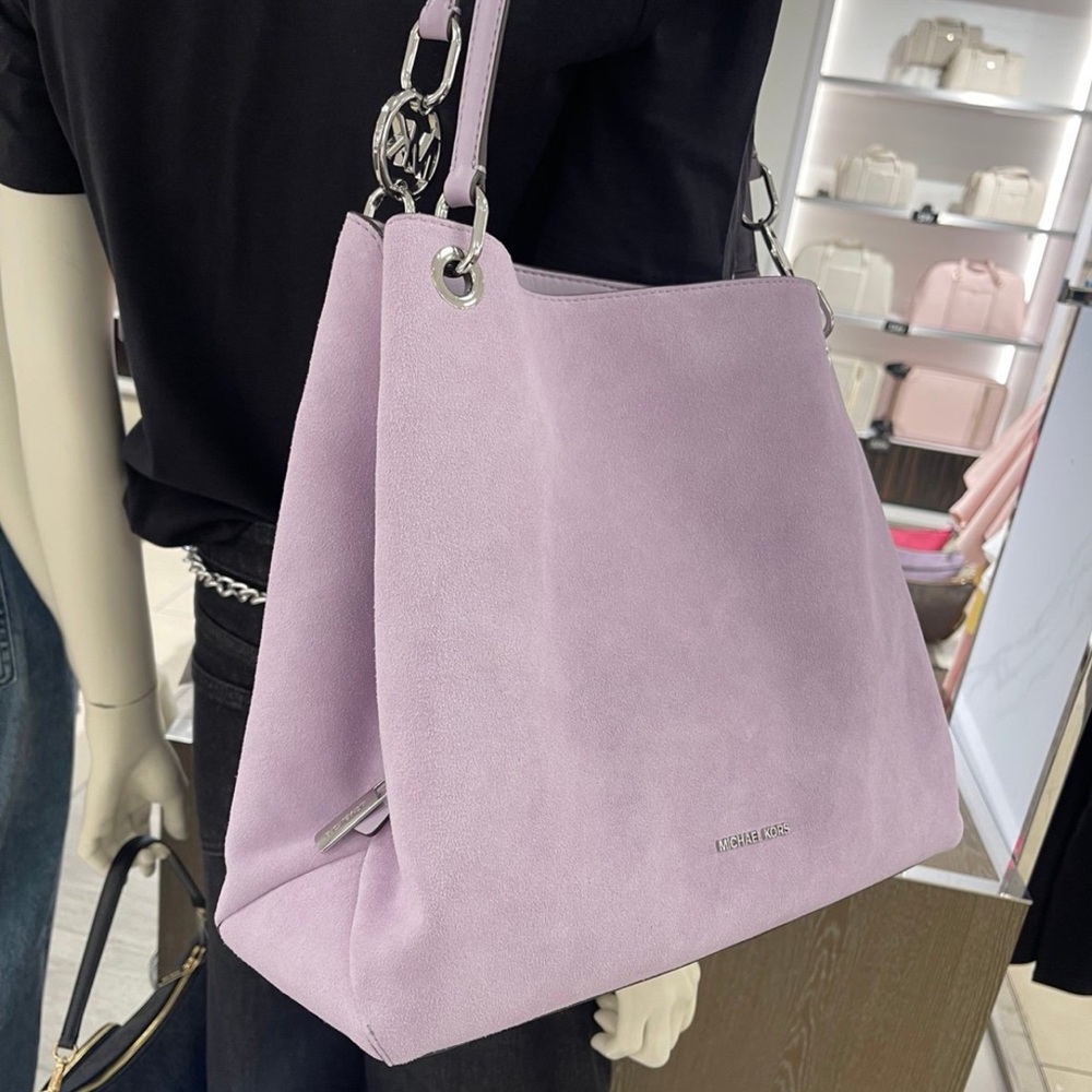 MICHAEL KORS Christina Lg Suede Triple Gasset Shoulder Tote Bg
Light Quartz 
NWT - Picture 12 of 16